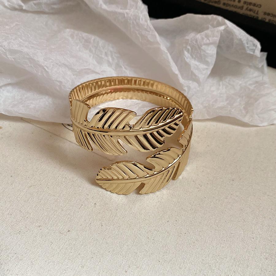 

Dual-Layer Open Metal Bracelet - European & American Inspired, Exaggerated Niche Design, Light Luxury Feel, High-End Women s Jewelry.