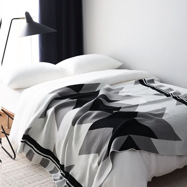 Nordic Geometric Black-White-Grey Knitted Throw Blanket - Thickened Sofa AC Blanket for Nap & Couch