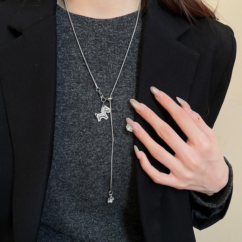 Fashion Simple Pulling Pony Pendant Necklace Versatile Metal Sweater Chain Pendant Necklace Jewelry Accessories Gifts