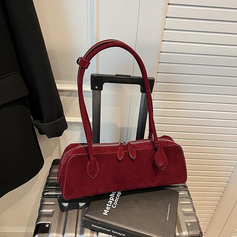 

Французская ретро замшевая премиальная матовая сумка женская 2025 новая сумка под мышкой сумка-багет сумка на плечо красный