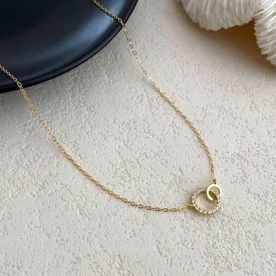 Stříbrný řetízek s propleteným prstencem, pozlacený 18K zlatem, Jednoduchý a univerzální design, Elegantní řetízek na klíční kost.