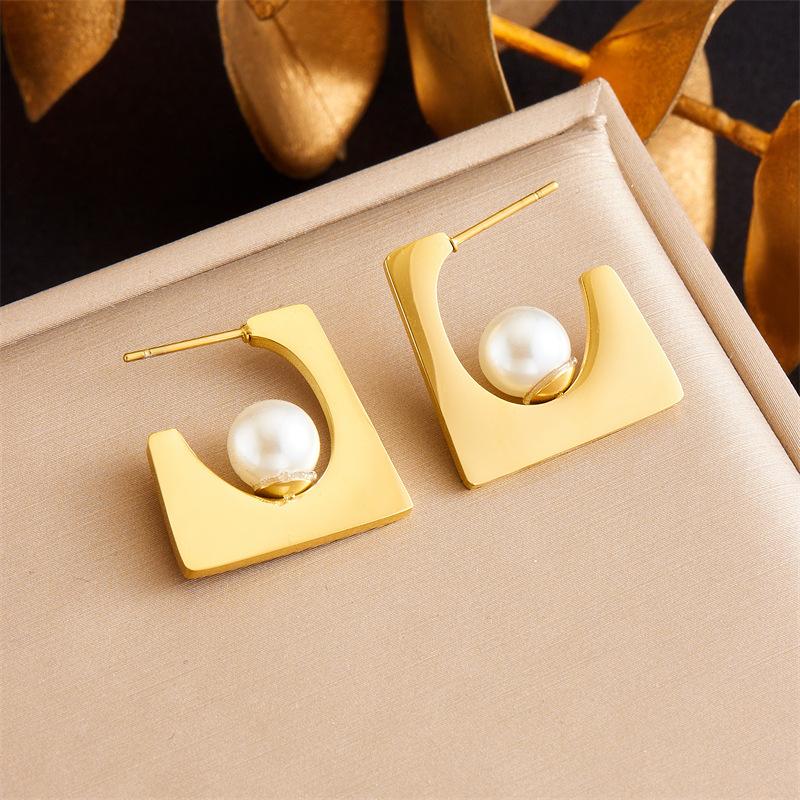 Gold Geometric Square Frame Pearl Stud Earrings золотой