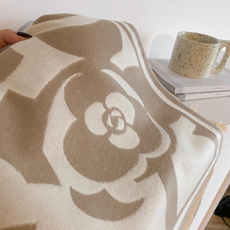 Camellia Black And White Elegant Imitation Cashmere Scarf Large Square Scarf Female Big Name Outer Shawl Warm Fashion Scarf
