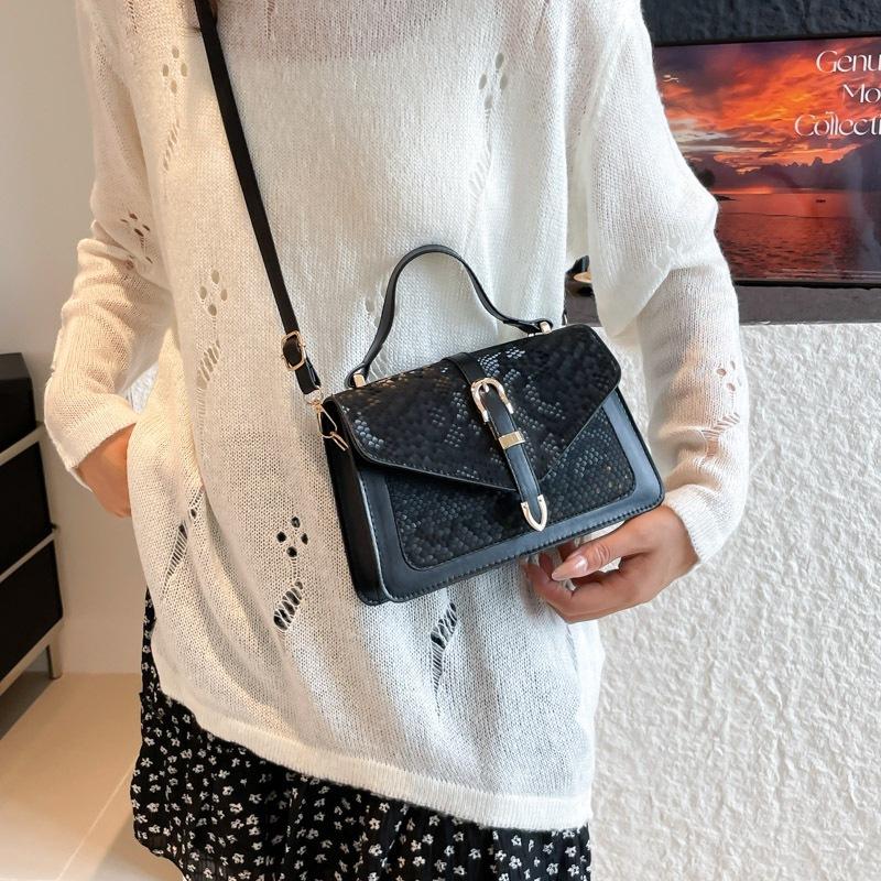 Un Bolso Cruzado de Hombro Único, Casual y de Moda, Un Bolso Cuadrado Pequeño Simple y Único