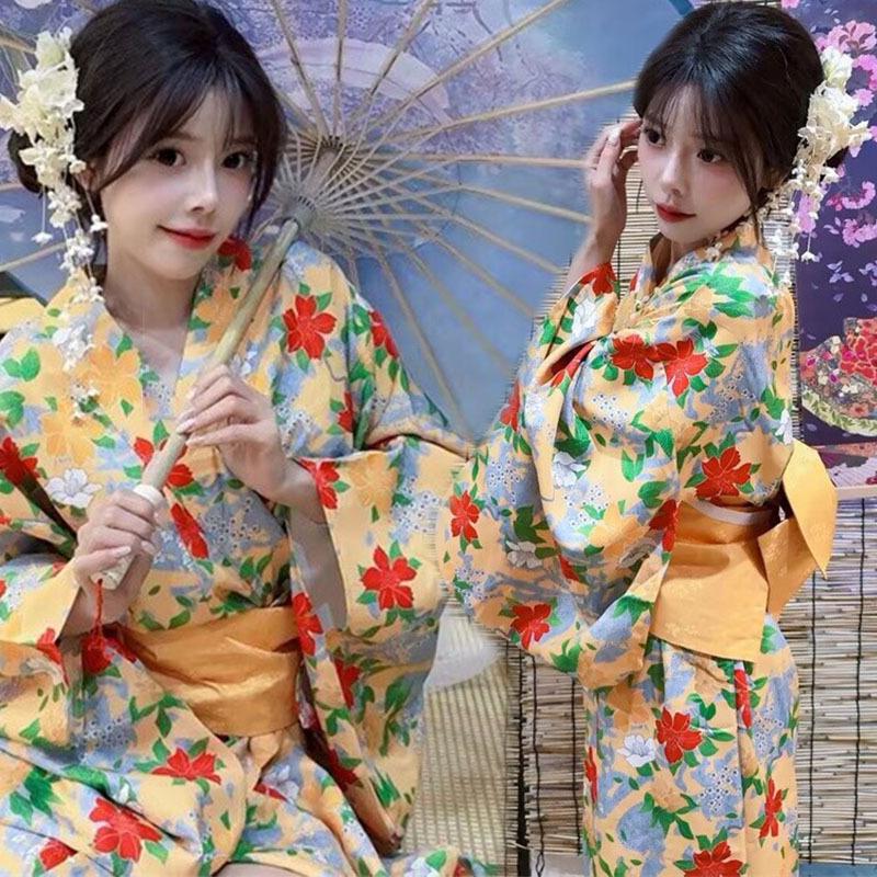Dámské japonské kimono a yukata šaty pro formální fotografování