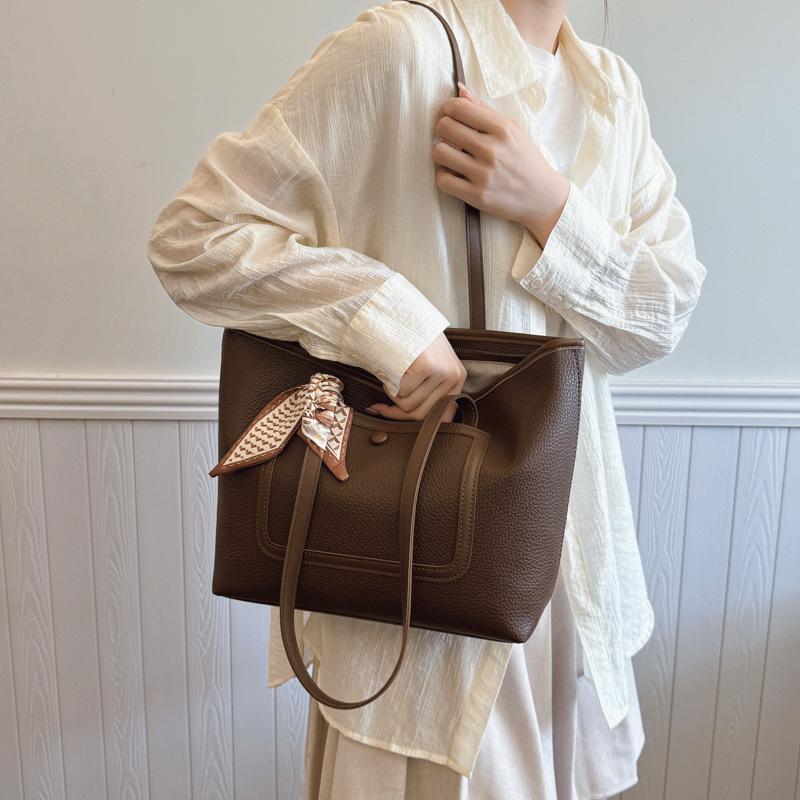 Large capacity tote bag women's 2025 new trend niche casual versatile underarm bag commuter shoulder bag