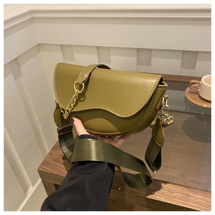 Women's Half-Moon Saddle Bag with Chain Strap - 2025 Spring/Autumn Collection, Crossbody or Single Shoulder Style with Wide Strap