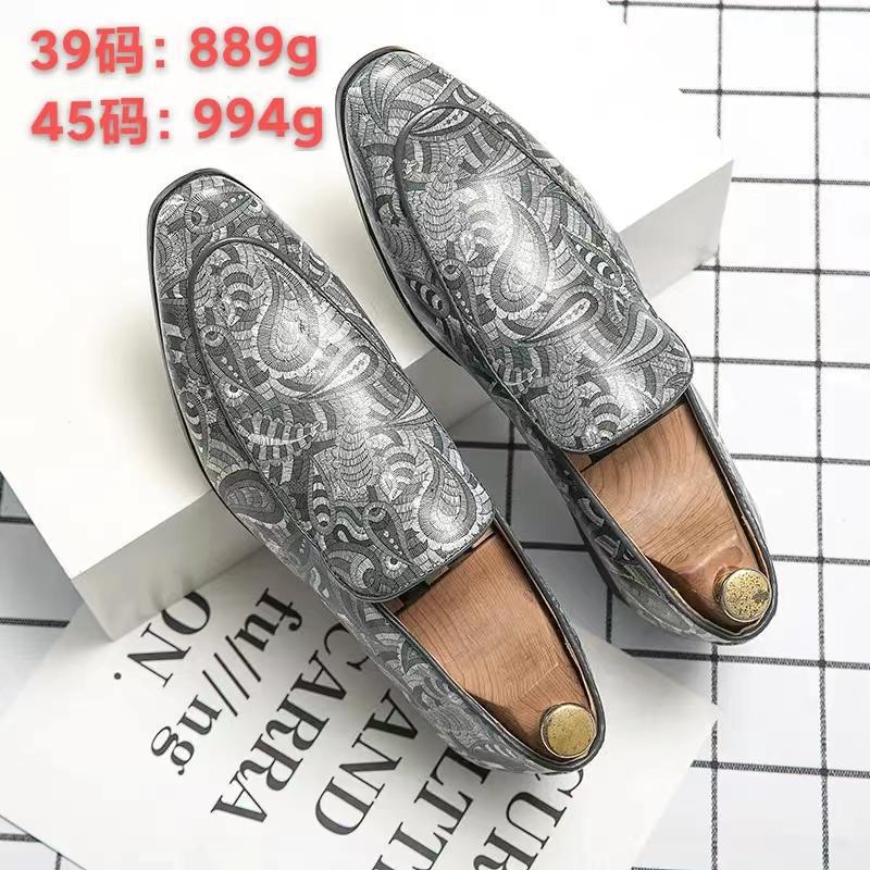 

Men s shoes large size men s loafers fashion driving Doudou foot cover pointed small leather shoes foreign trade leather shoes men 45 серый