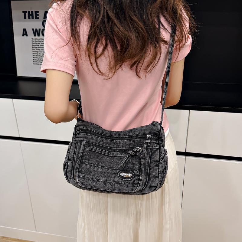 Lightweight and Simple Literary Denim Canvas Bag, Large-capacity Retro and Old Shoulder Bag, Multi-layer Fashionable Commuter Messenger Bag.