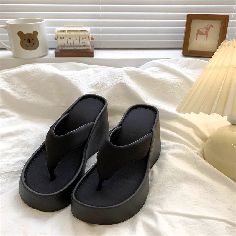 Summer small muffin thick bottom heightening Korean flip-flops women's slope heel pinch feet fashionable cool slippers