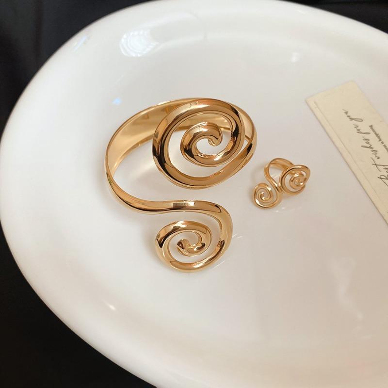 Metal spiral opening bracelet personalized fashion exaggerated design versatile bracelet light luxury high sense jewelry women