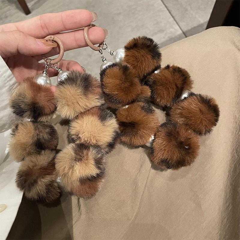 Cute Hairy Leopard Print Mobile Phone Lanyard Wrist Strap Lady Hand-Held Chain Short Anti-Lost Cell Phone Keychain Pendant