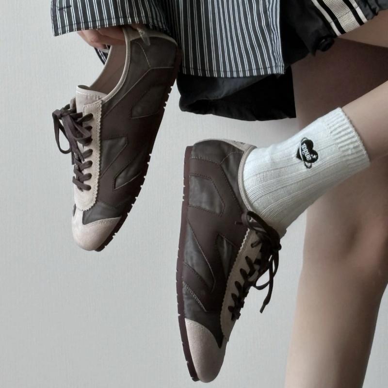 Fashion Spring And Autumn German Training Women Sneakers 2025 New Fashion Soft Sneakers Trend Mix Color Breathable Women Flat Sneakers