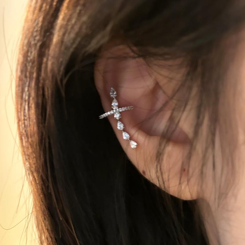Galaxy Collapse High-End Ear Cuff: Light Luxury, No Piercing Needed, Unique Design for Women