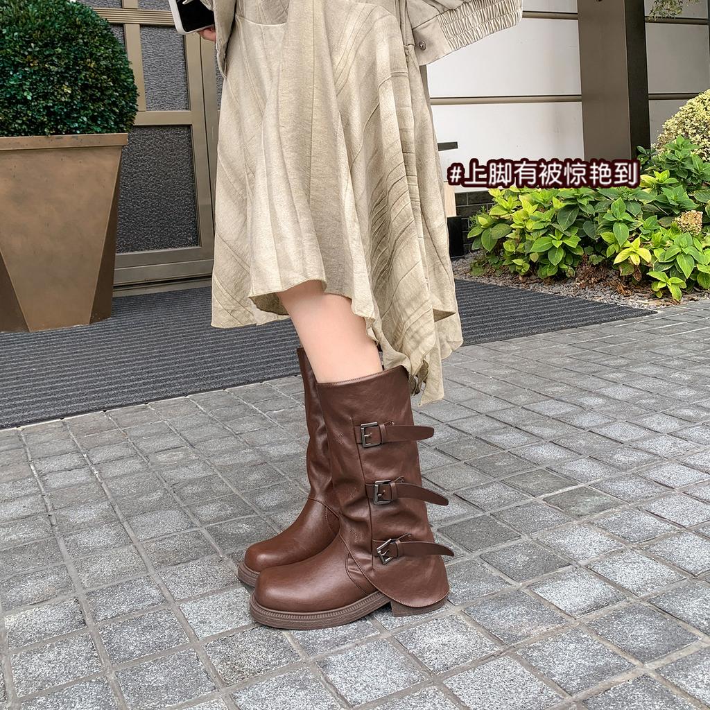 Martin boots women's retro brown round head pleated belt buckle locomotive boots 2025 new versatile thick-soled thick-heeled short boots