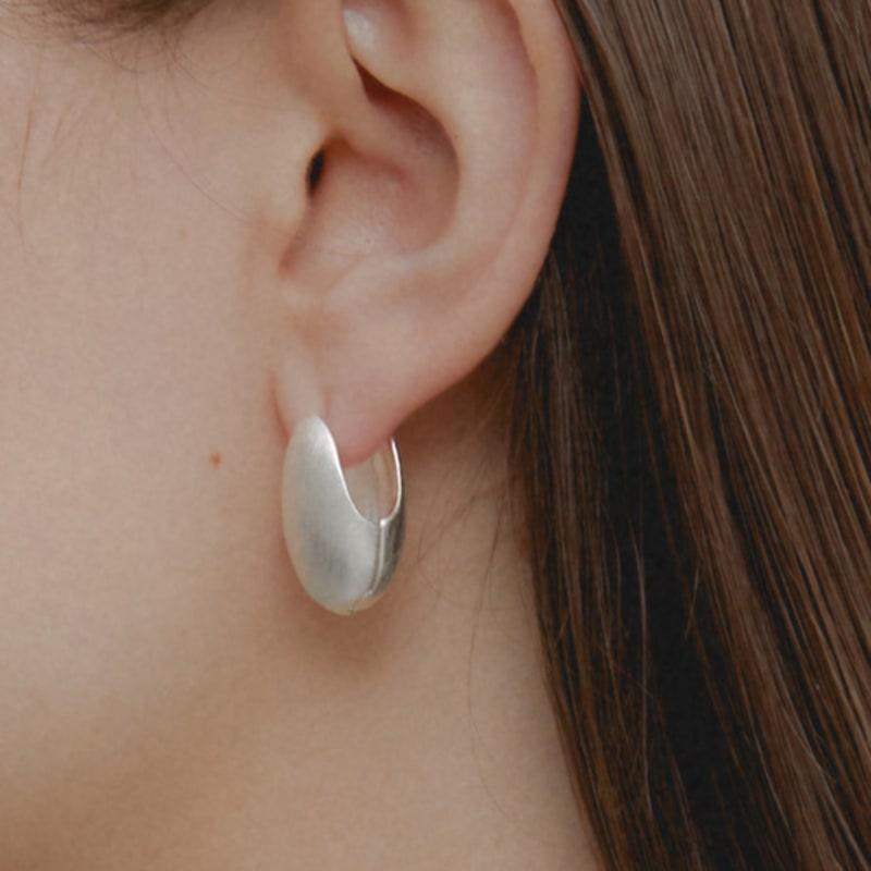 Primaute Matte Oval Earring