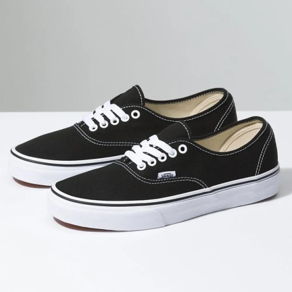 Core Classic Authentic VN000EE3BLKQ1