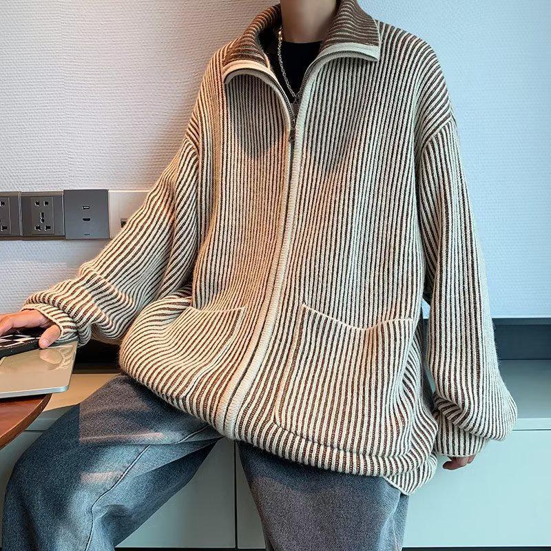 

Мужской вязаный кардиган свитер в стиле ретро с высоким воротником, на молнии, с цветными блоками XL коричневый