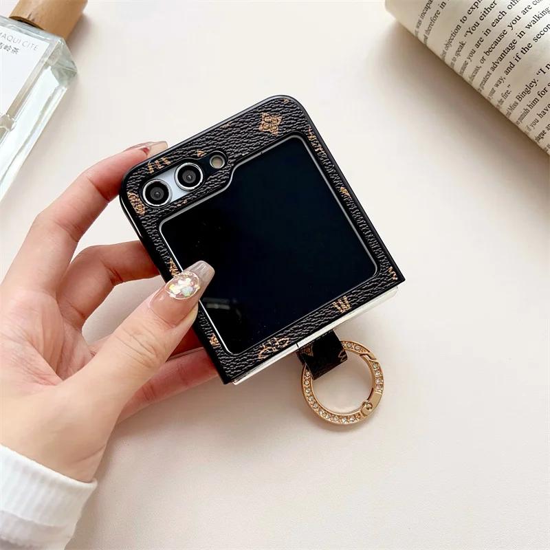 Luxury Retro Pattern Phone Rings Case for Samsung Galaxy Z Flip 5 4 3 5G Shockproof Chain Bracelet Back Women Cover