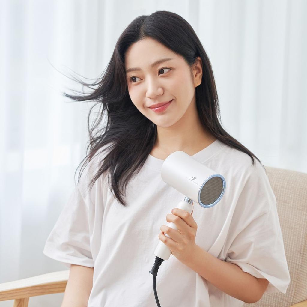 High-power foldable hair dryer 2200W