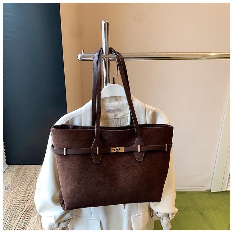 Chic Minimalist Retro Tote: Autumn/Winter High-End Shoulder Bag for Casual Work & Commute