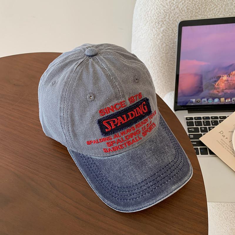 

Трендовая унисекс кепка-утка с просторным козырьком для визуально более маленького лица серый