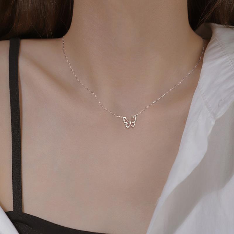 

Елегантний кулон-метелик на ключицю для жінок - Модний нішевий дизайн чокер 2025