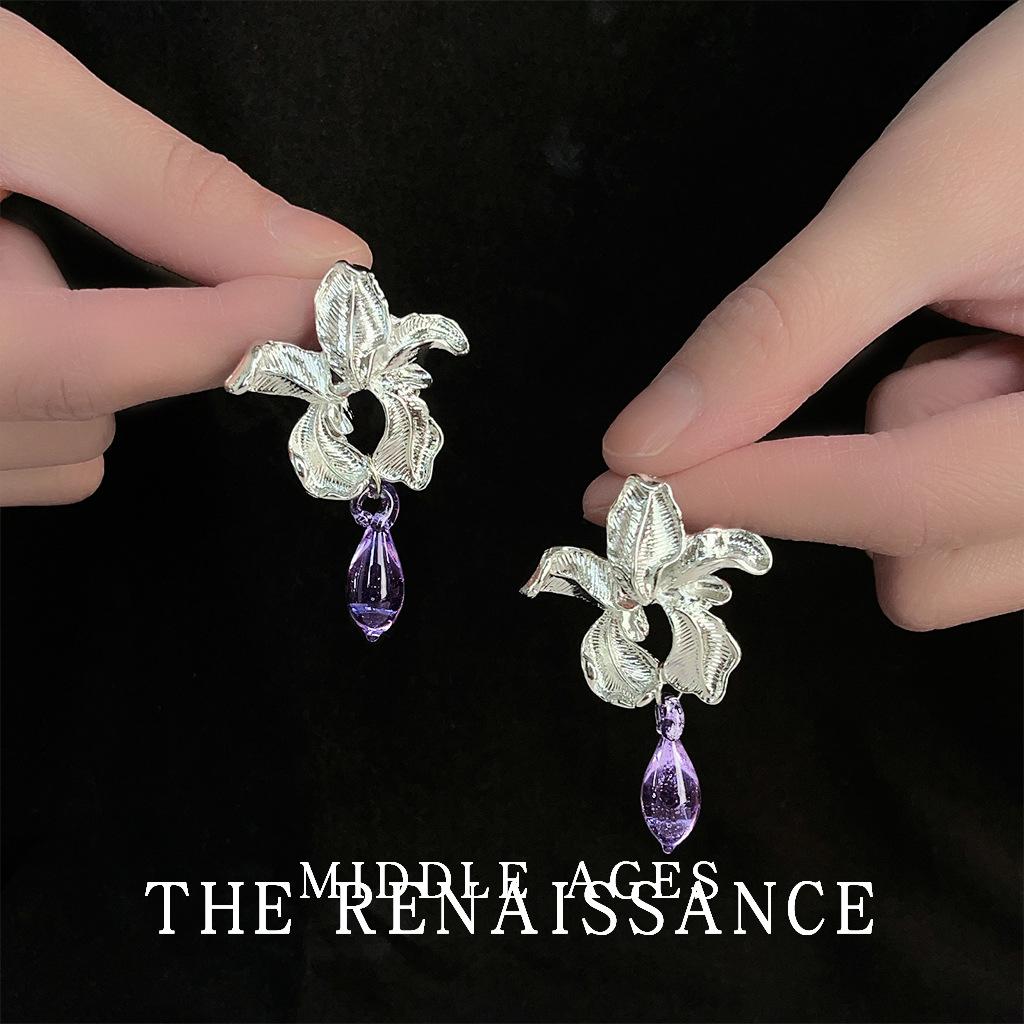 Легкие средневековые ретро серьги с ирисами, преувеличенный дизайн, серьги-гвоздики, нишевые холодные серьги для женщин