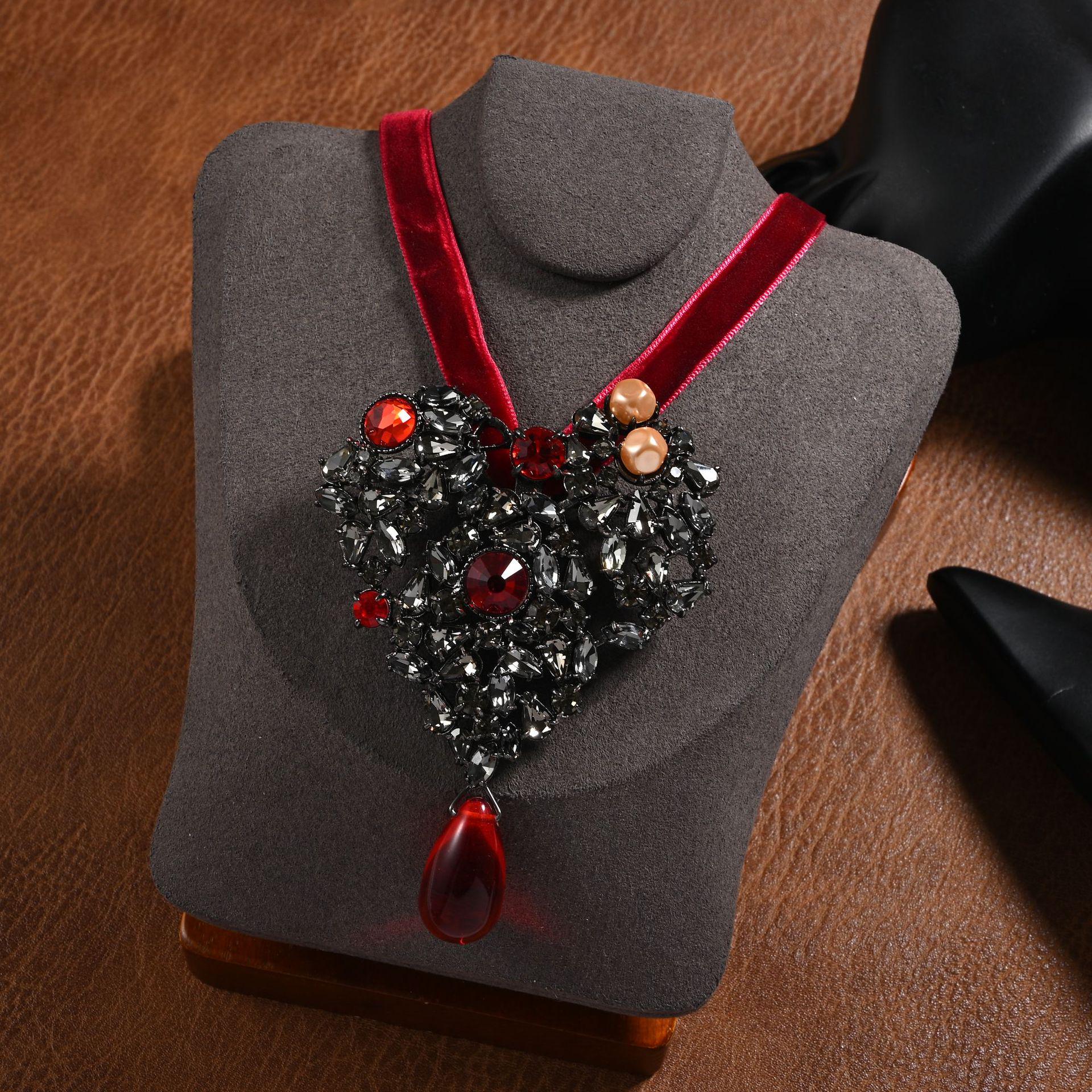 French Retro Diamond Heart Pendant & Brooch Necklace - Elegant Double-Use Jewelry