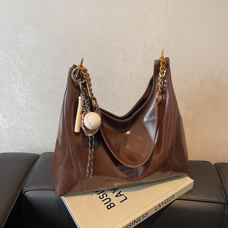 

Commute Women s Bag - Stylish Tote Bag - Niche Retro Crossbody Shoulder Bag - Underarm Bag with pendant