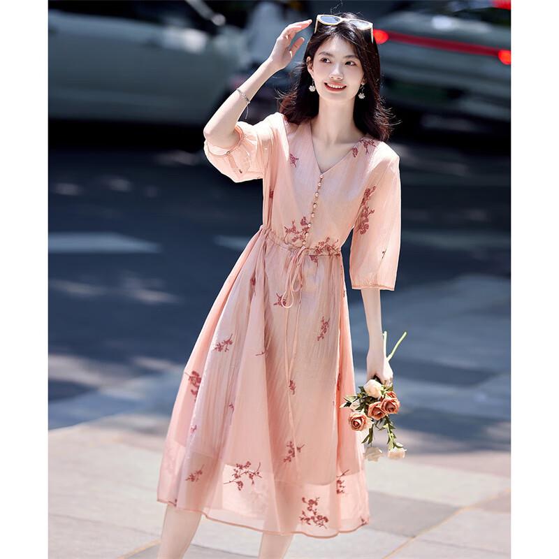 

Элегантное платье А-силуэта из тенселя с вышивкой M