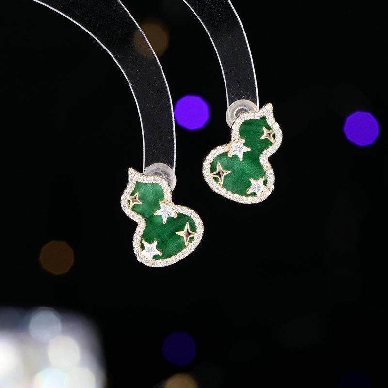 

S925 Silver Needle Premium Versatile Earrings Niche Fairy Style Fashion New Natural White Fritillary Gourd Stud Earrings Female