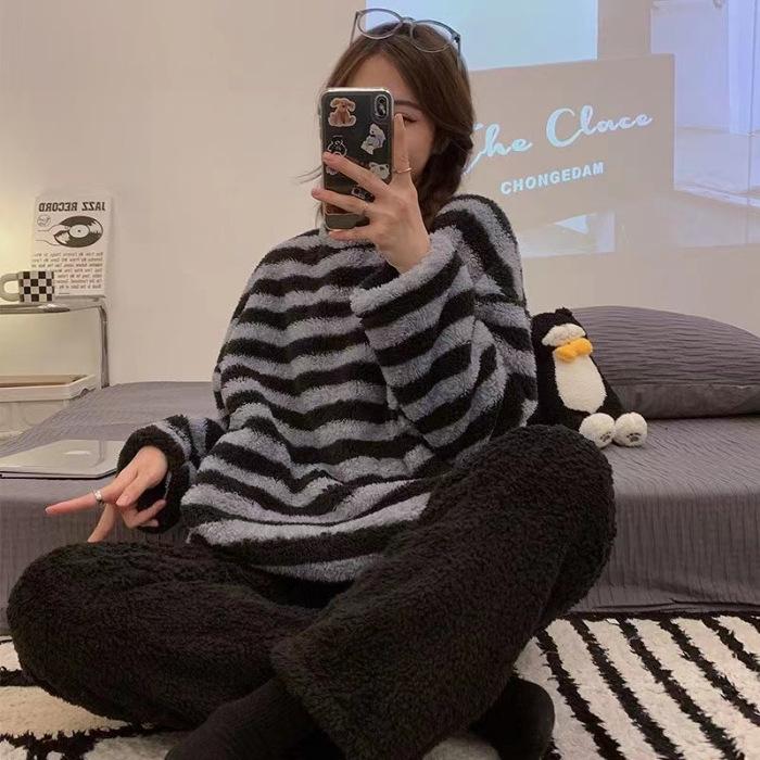 Autumn and Winter Thickened Warm Flannel Women Pajamas Loungewear Top and Trousers Large Size Sleepwear Homewear Nightwear
