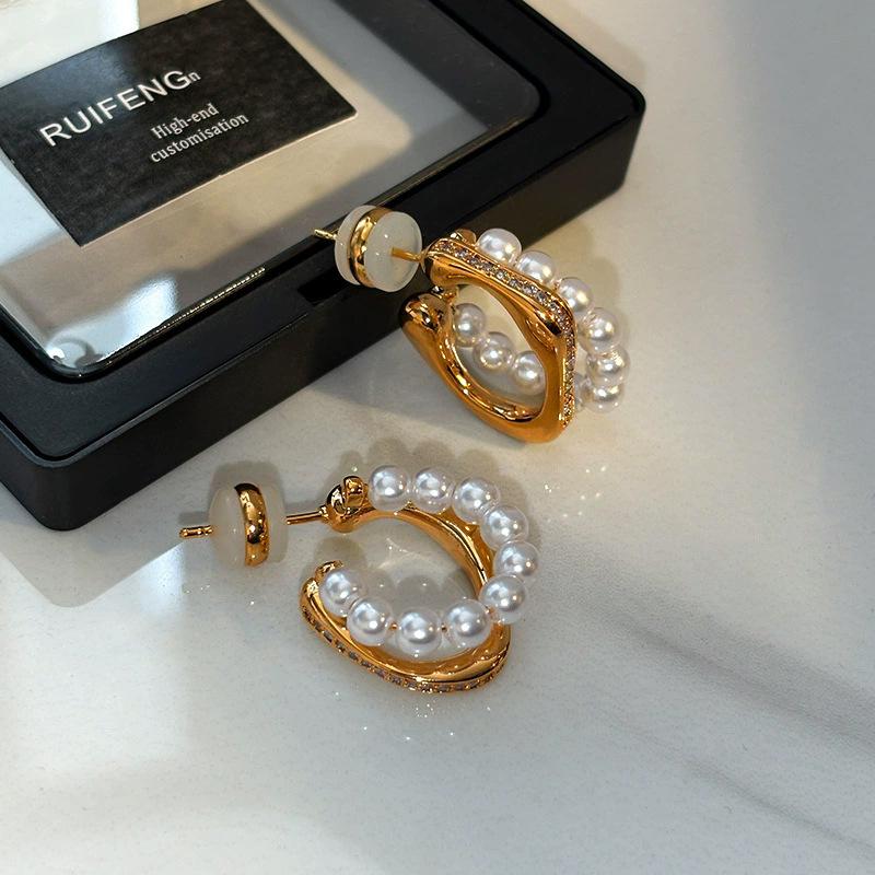 

Silver pearl earrings, circle women s autumn and winter real gold electroplating, advanced sense, light luxury temperament earrings, stud earrings