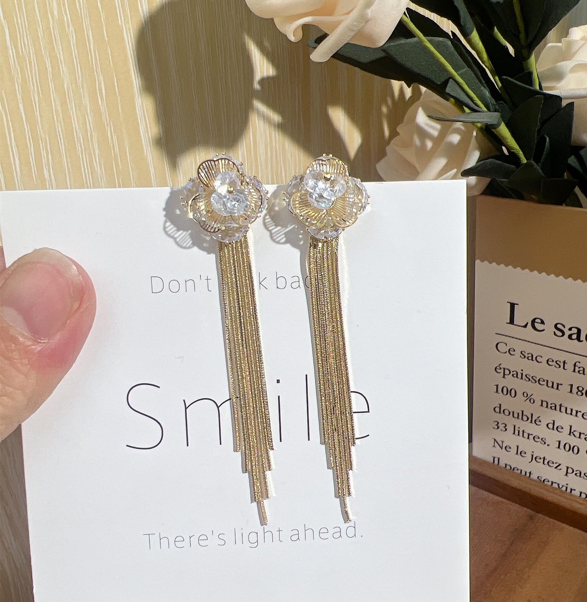 

Gold-Tone Rhinestone Four-Leaf Flower Tassel Earrings: Trendy Japanese and Korean Style Drop Earrings for Women.