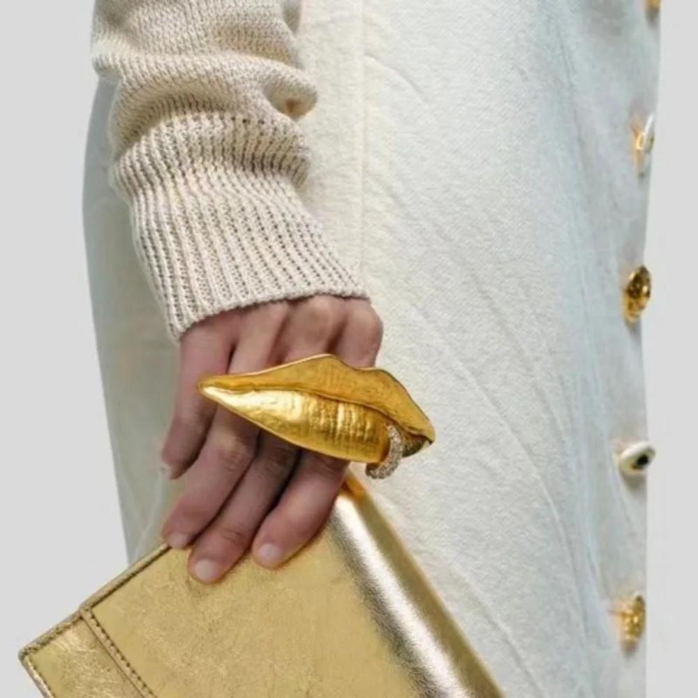 Metallbeschichteter Ring in Form großer Lippen Übertriebener Fingerschmuck Trendiger offener Lippenring für Damen