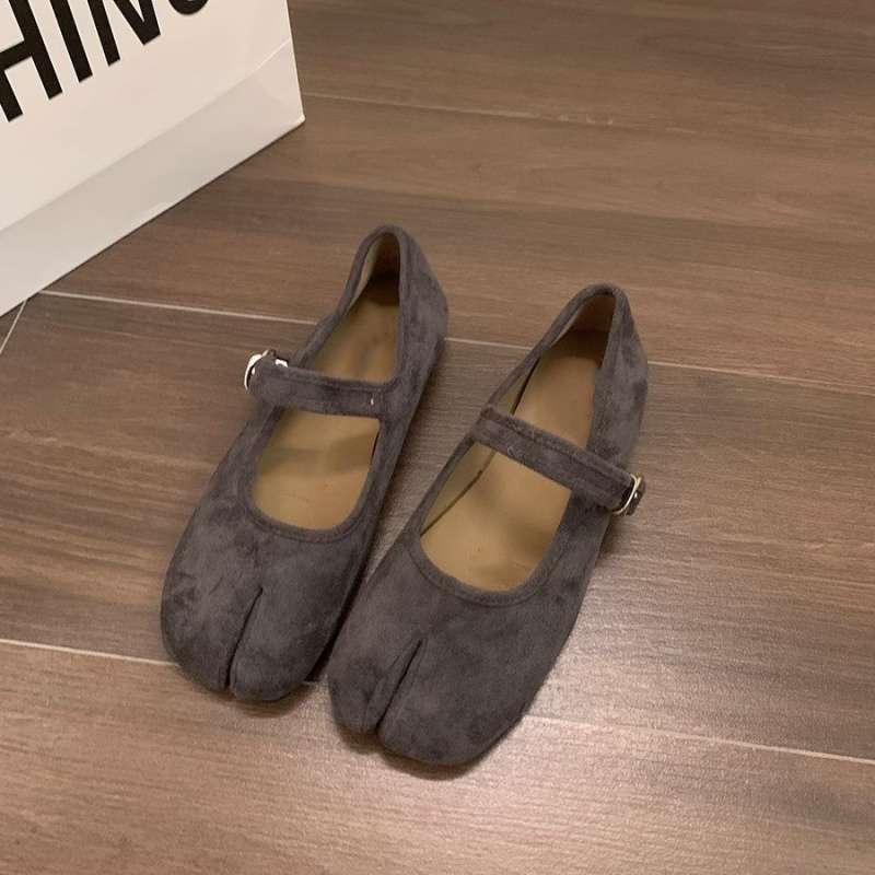 

Туфли на копыто 2025 новая летняя ретро замшевая обувь с раздвоенным носком на копыто женская обувь весенне-осенние туфли-лодочки 40 серый