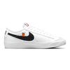 Nike Blazer Low '77 GS Die Welt ist dein Spielplatz Weiß Schwarz Helles Karmesin Stadiongrün DJ5201-106