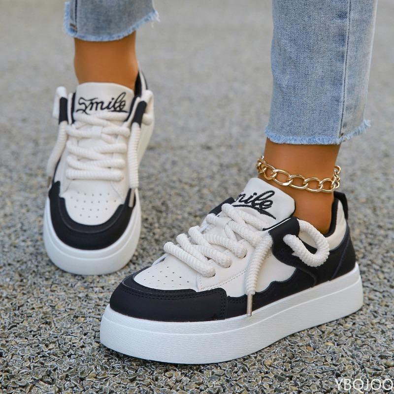 Small niche bread shoes women's autumn new casual white shoes thick soled low cut trendy simple comfortable board shoes