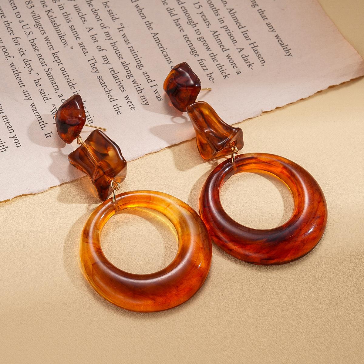 

Модные серьги-подвески для женщин коричневый