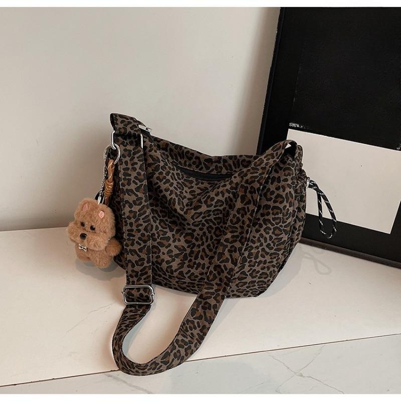 A Large-capacity, High-end, Niche Crossbody Bag and A Tote Bag for Commuting To Work