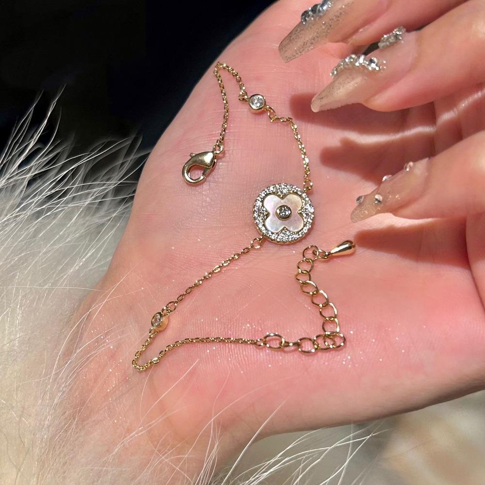 High-end Lucky Four-leaf Clover Bracelet Light Luxury High-end Temperament Hand Jewelry Fashion Design Jewelry