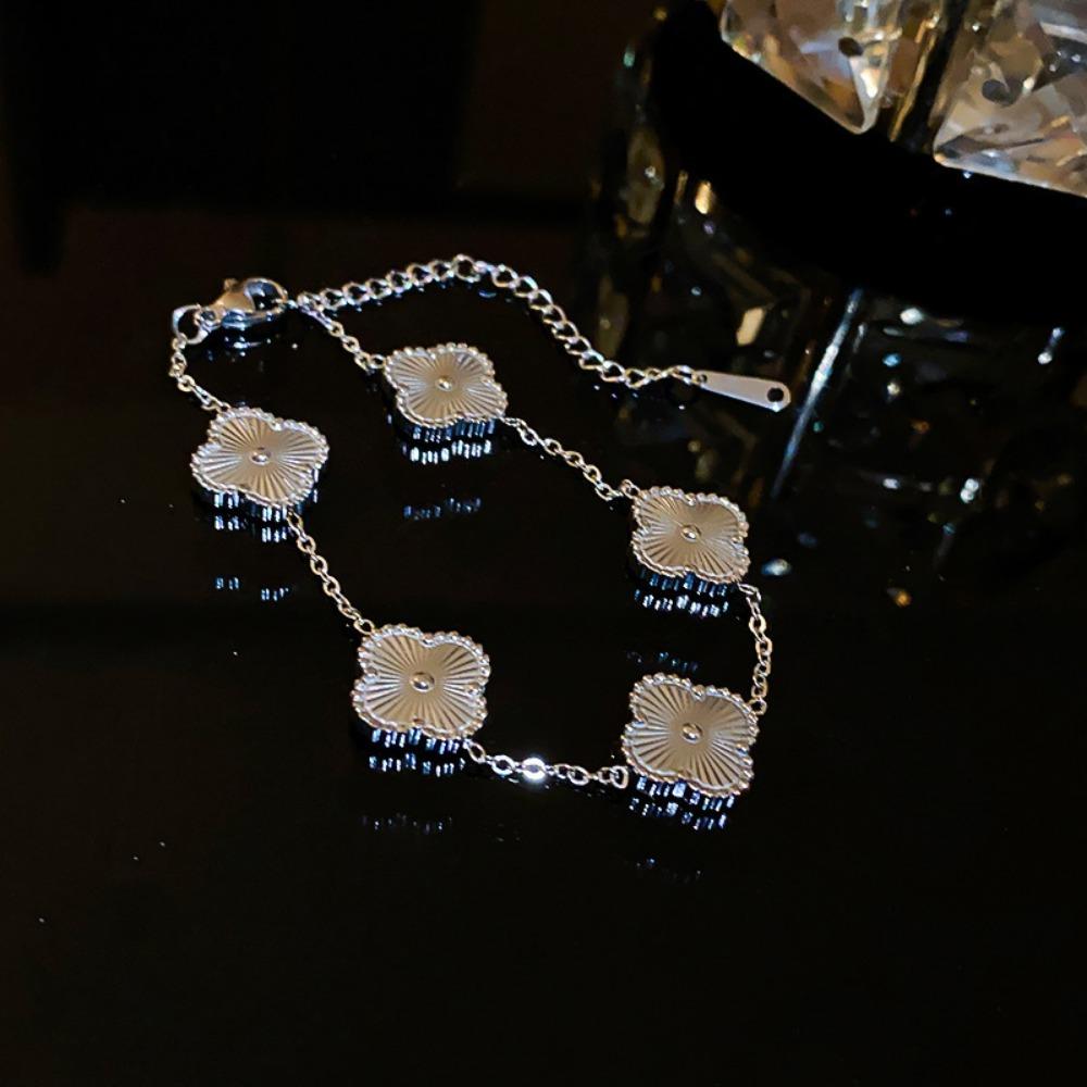 High-end Lucky Four-leaf Clover Bracelet Light Luxury High-end Temperament Hand Jewelry Fashion Design Jewelry