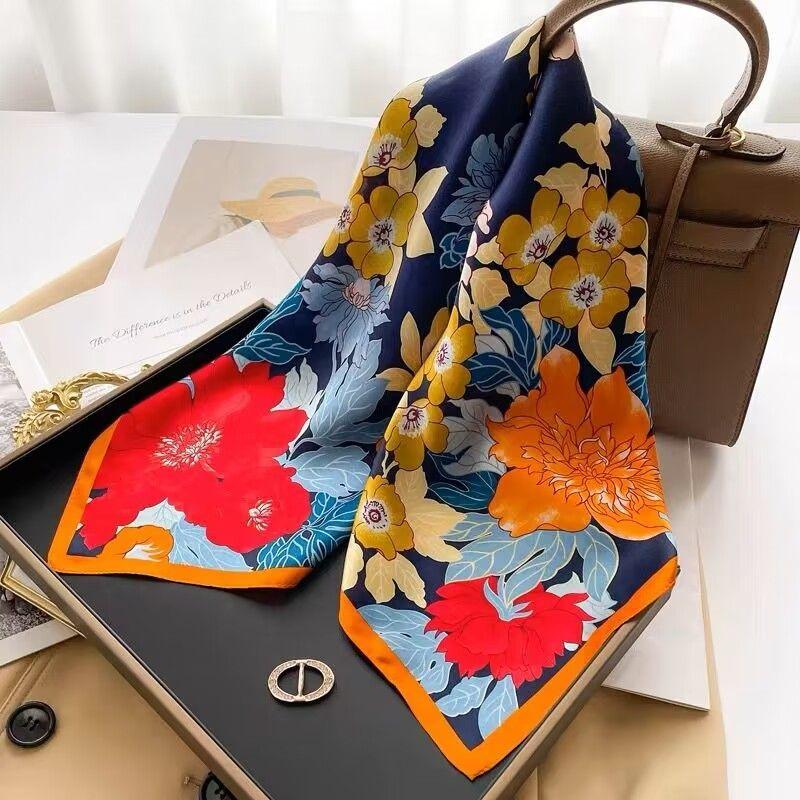 Damen Chinesischer Stil Retro Wald-Print Seidenähnlicher Kleiner Quadratischer Schal | Frühling & Sommer Halsschutzschal für Damen