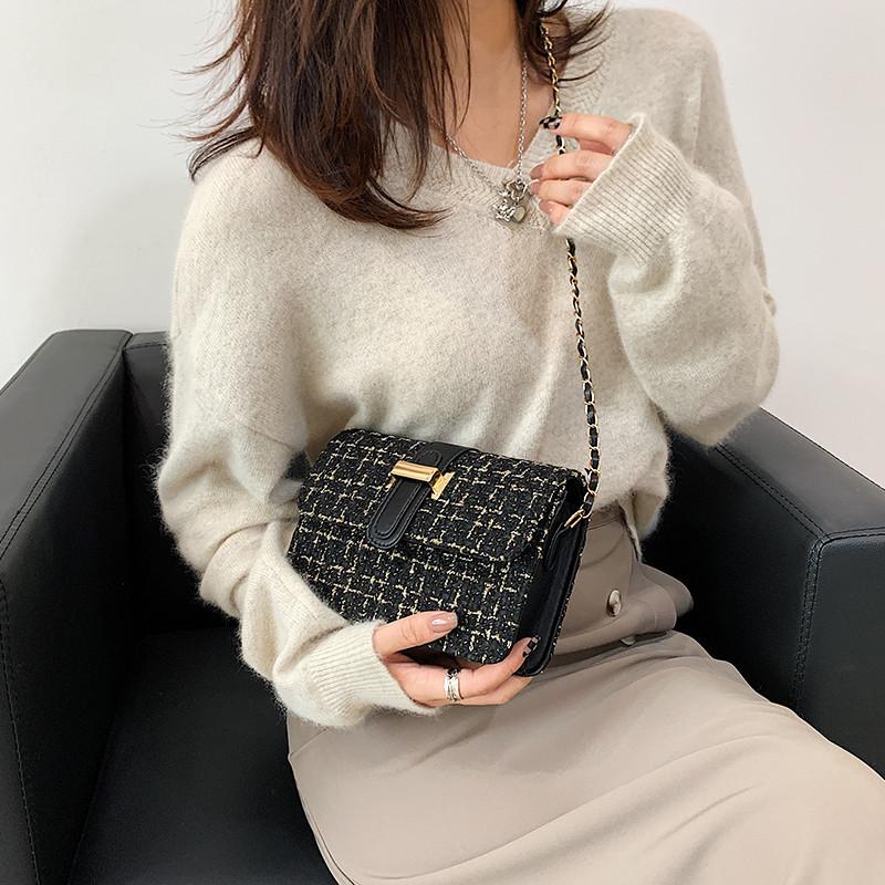 Trendy Korean Style Small Shoulder Bag Perfect For Street Fashion Enthusiasts