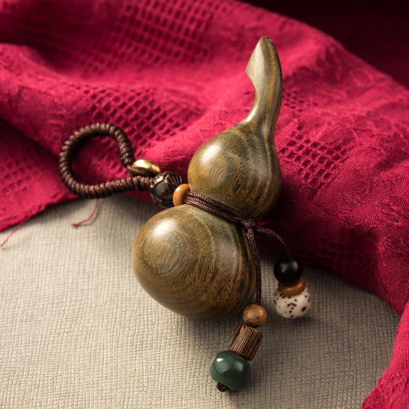 Sandalwood Gourd Keychain: Creative, Portable Pendant for Men & Women