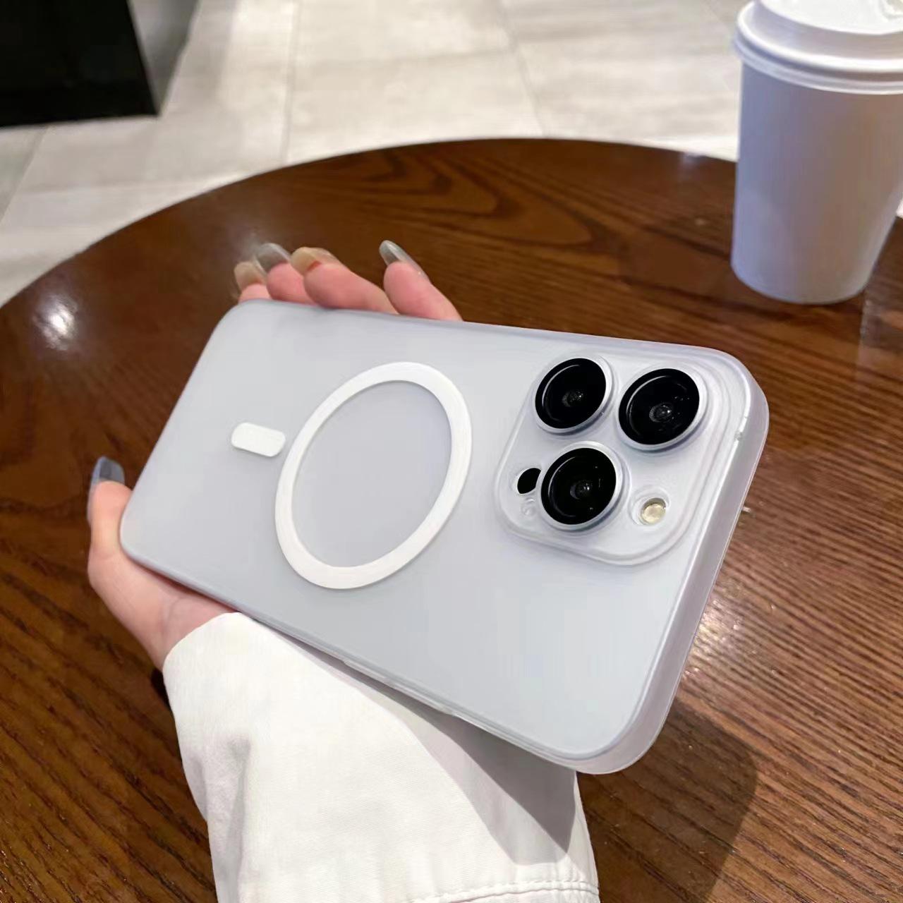 

Магнитный матовый полупрозрачный противоударный жесткий чехол для iPhone 17 Pro iPhone 17 Air