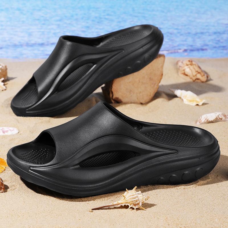 

Slippers for men in summer, slip resistant for outdoor wear, home cool slippers for men, outdoor sports, thick soled leisure, beach cool slippers 39-40 білий