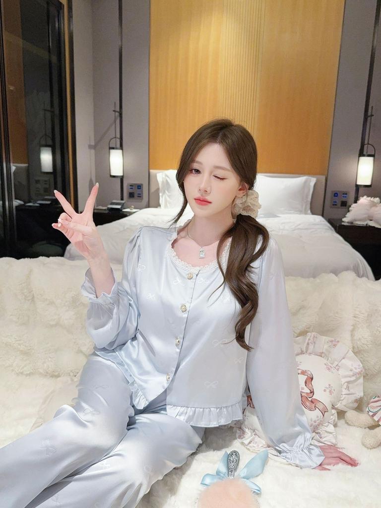 Spring and summer ice silk long-sleeved trousers ice and snow silk pajamas set solid color simple atmospheric lace loungewear can be worn outside