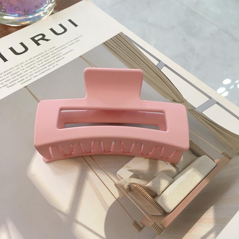 Beautifully Plastic Crafted Hair Claw Clips With Elegant Shapes And Vibrant Colors For Every Hairstyle Needs